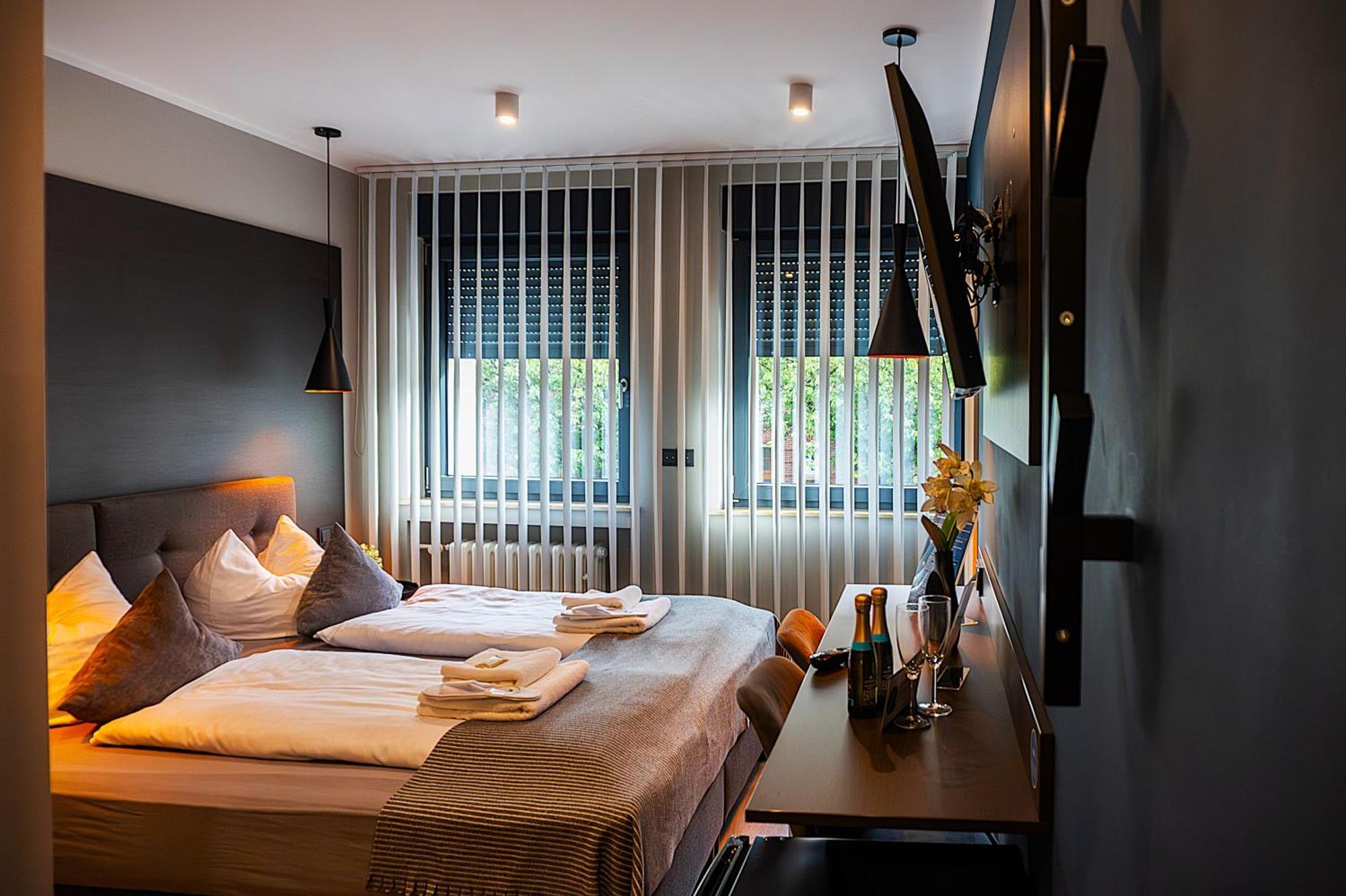 Liro Hotel Мёрс Экстерьер фото